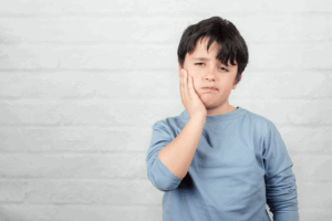 a child dealing with tooth sensitivity 